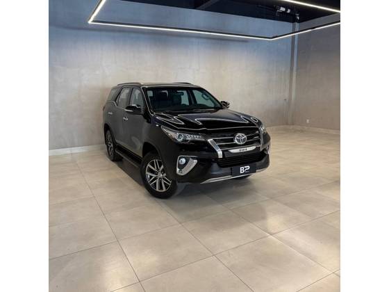 TOYOTA HILUX SW4 2.8 SRX 4X4 16V TURBO INTERCOOLER DIESEL 4P AUTOMÁTICO
